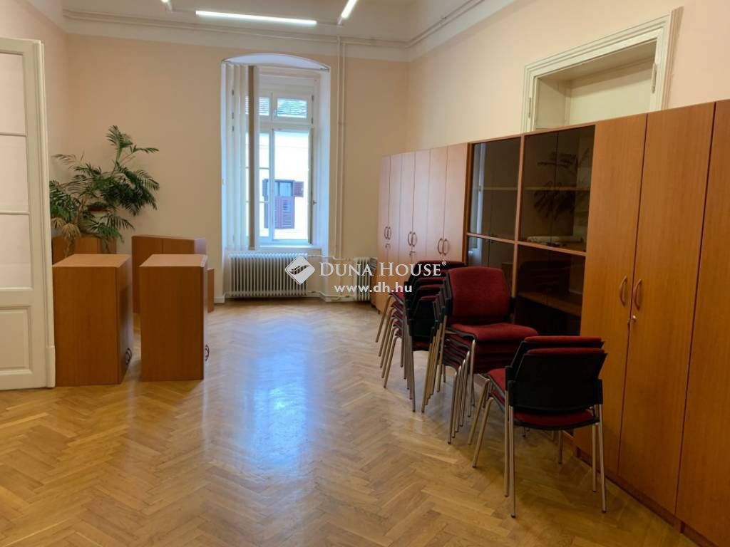 7621 Pécs — 1/10