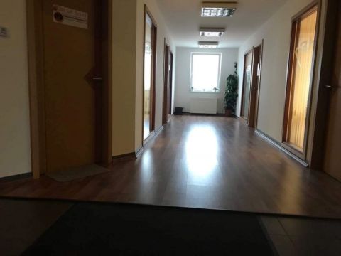 Kiadó Iroda 2310 Szigetszentmiklós Tököli Tesco parkolónál