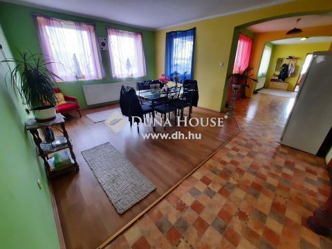Eladó Ház, Bács-Kiskun megye, Kiskunfélegyháza - Nappali + 3 szobás, modern elrendezésű, kibővített ház