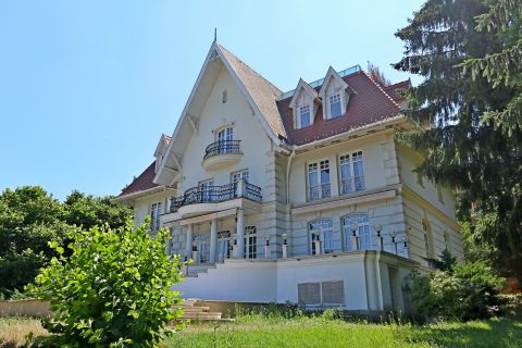 Eladó Ház 1021 Budapest 2. kerület , Hűvösvölgyi út közelében, tájvédelmi környezetben panorámás kilátással
