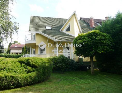 Eladó Ház, Budapest 16. kerület - Felújított ház kerti medencével