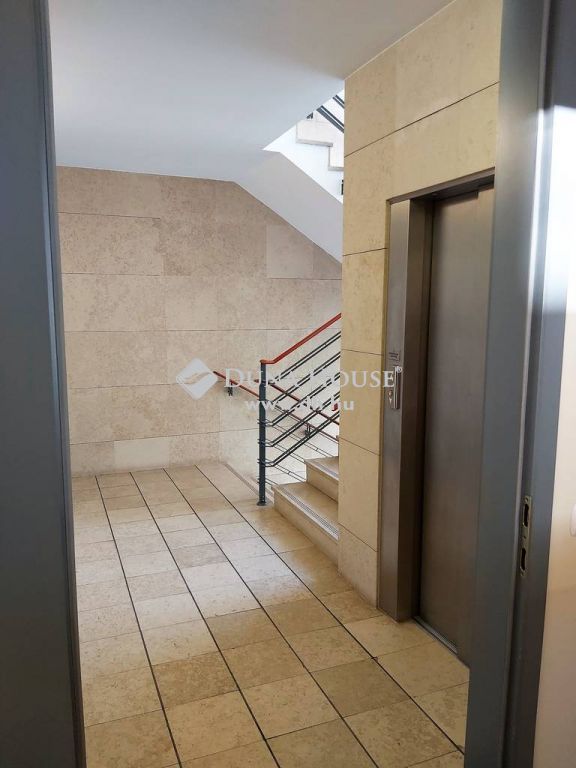 1024 Budapest 2. kerület — 1/8