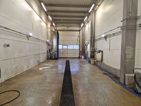 Kiadó Ipari 6000 Kecskemét Kiadó újszerű csarnoképületek 160-580nm alapterületekkel