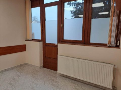 Kiadó Üzlethelyiség 7400 Kaposvár Kiadó üzlethelység Kaposváron, a Fő utcán!