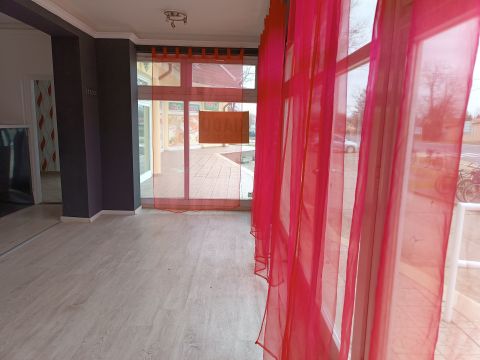 Eladó Üzlethelyiség 6133 Jászszentlászló 