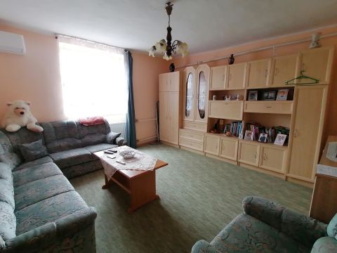 Eladó Ház 2421 Nagyvenyim , Nagyvenyim Mélykúton, család ház eladó!