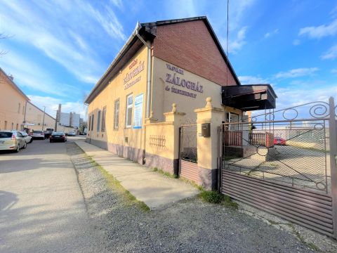 Eladó Üzlethelyiség 4440 Tiszavasvári 