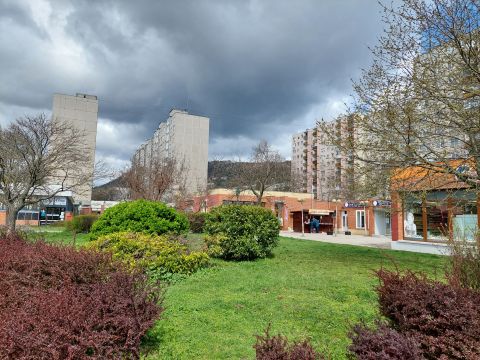 Eladó Üzlethelyiség 2800 Tatabánya 