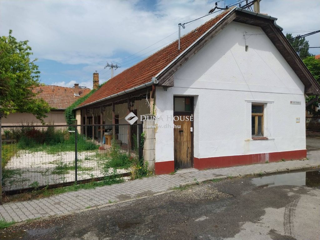 2209 Péteri , Péteri KÖZPONTJÁBAN eladó ház, ami alkalmas üzletnek, vendéglátónak, irodának — 1/18