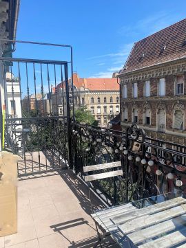 Eladó Lakás 1027 Budapest 2. kerület Loft stílusban átépített erkélyes lakás a Duna közelében