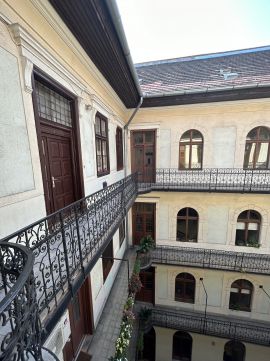 Eladó Lakás 1076 Budapest 7. kerület Eladó a 7.kerületben a Garay utcában,gyönyörű házban egy felújítandó lakás!!