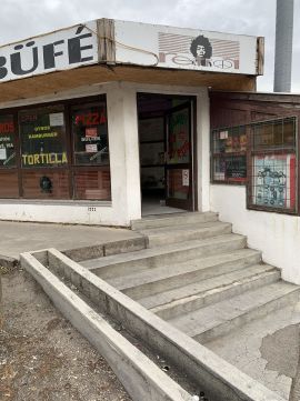 Eladó Üzlethelyiség 8100 Várpalota , vásárcsarnok