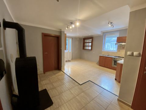 Eladó Ház 9400 Sopron , Ady Endre úton kertkapcsolatos 3 szobás, földszinti házrész eladó!
