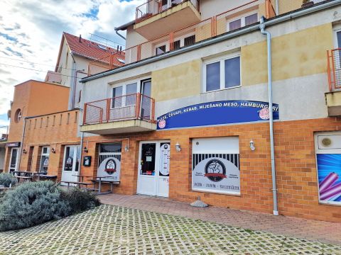 Eladó Üzlethelyiség 7627 Pécs , Rigóderben 62 nm-es utcafronti üzlet