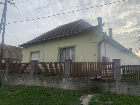 Eladó Ház 7132 Bogyiszló , Központi helyén