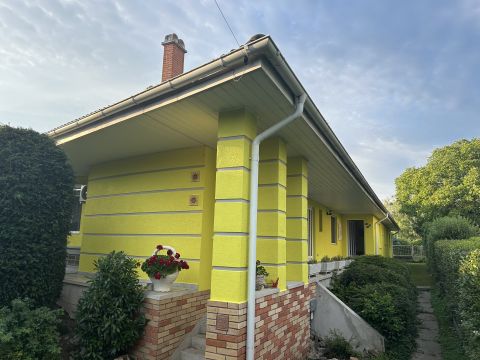 Eladó Ház 2000 Szentendre , Szentendre, Pismány – nívós építész tervezte kétlakásos családi ház