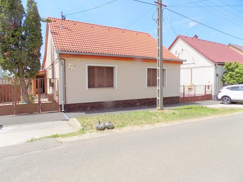 Eladó Ház 7400 Kaposvár Donner legszebb utcájában