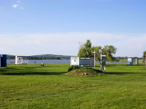 Eladó Vendéglátás 2481 Velence , Cserje utcai strandon