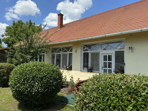 Eladó Ház 7773 Villány , Csendes részén apartmanház eladó! 