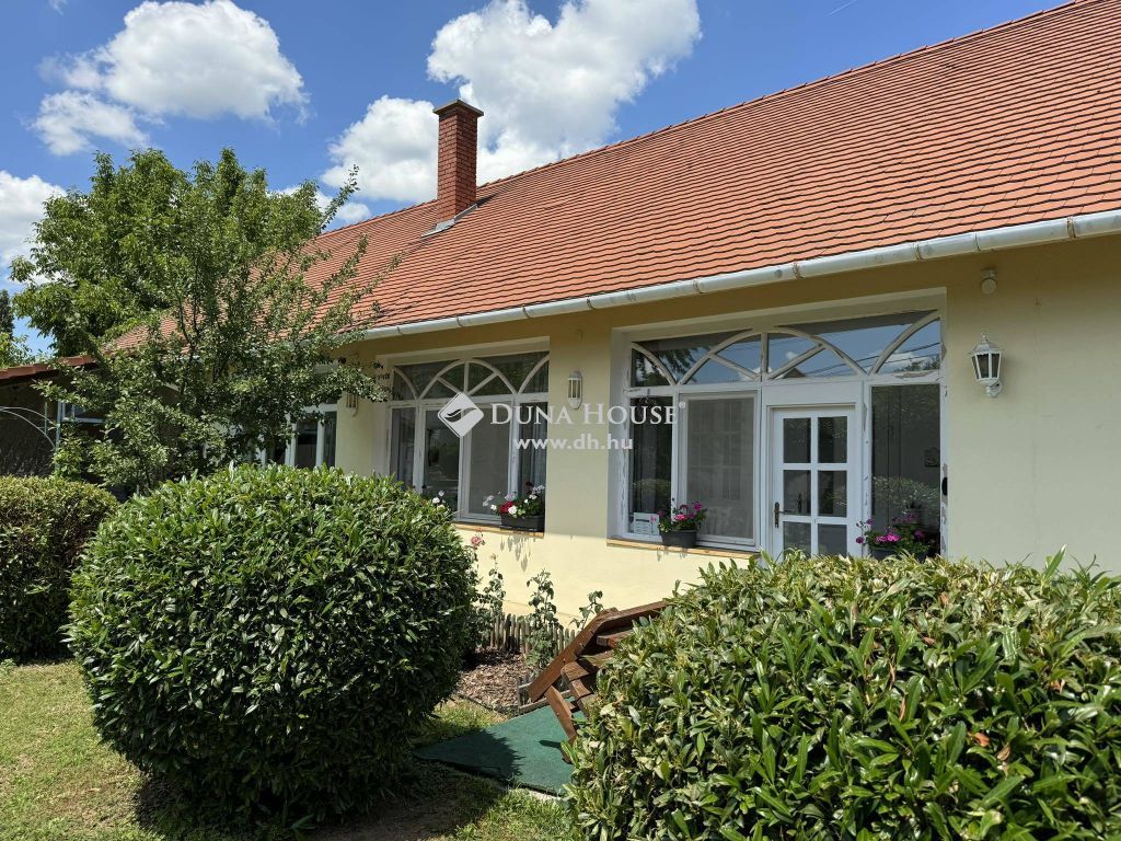 7773 Villány , Csendes részén apartmanház eladó! — 1/32