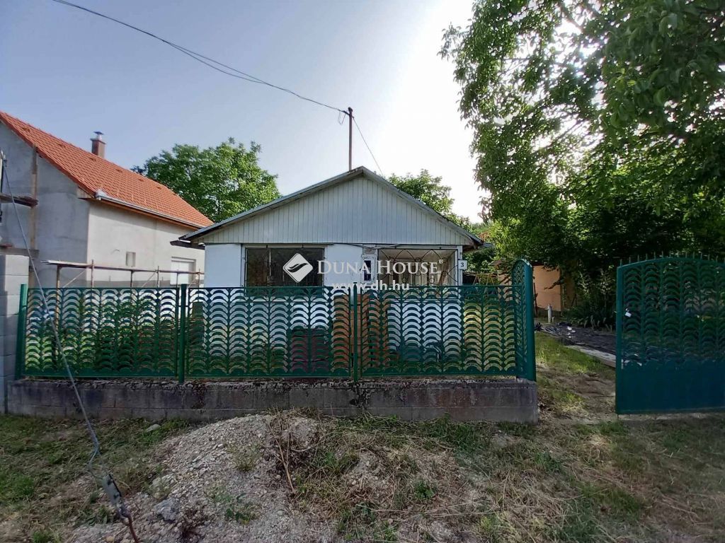 6060 Tiszakécske , Kerekdombon felújítandó nyaraló — 1/7