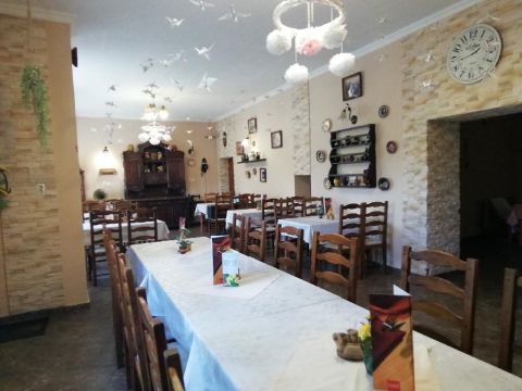 Eladó Vendéglátás 5052 Újszász 5052 Újszász, Fő út