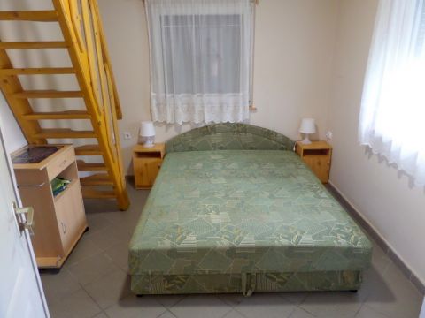 Eladó Vendéglátás 4555 Levelek , Levelek, Strand közelében, 25 éve jól működő 50 fős étterem - 5 szobás vendégház - kemping, családi 