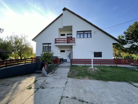 Eladó Ház 6085 Fülöpszállás , FALUSI CSOK-ra és HITELRE alkalmas, RENDEZETT, 4 SZOBÁS családi ház