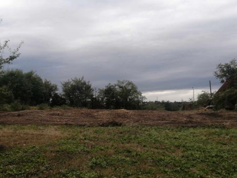 Eladó Telek 9400 Sopron , Aranyhegyi, lakóövezeti új kialakítású szabályos formájú, akár négylakásosként is beépíthető 1200 m2