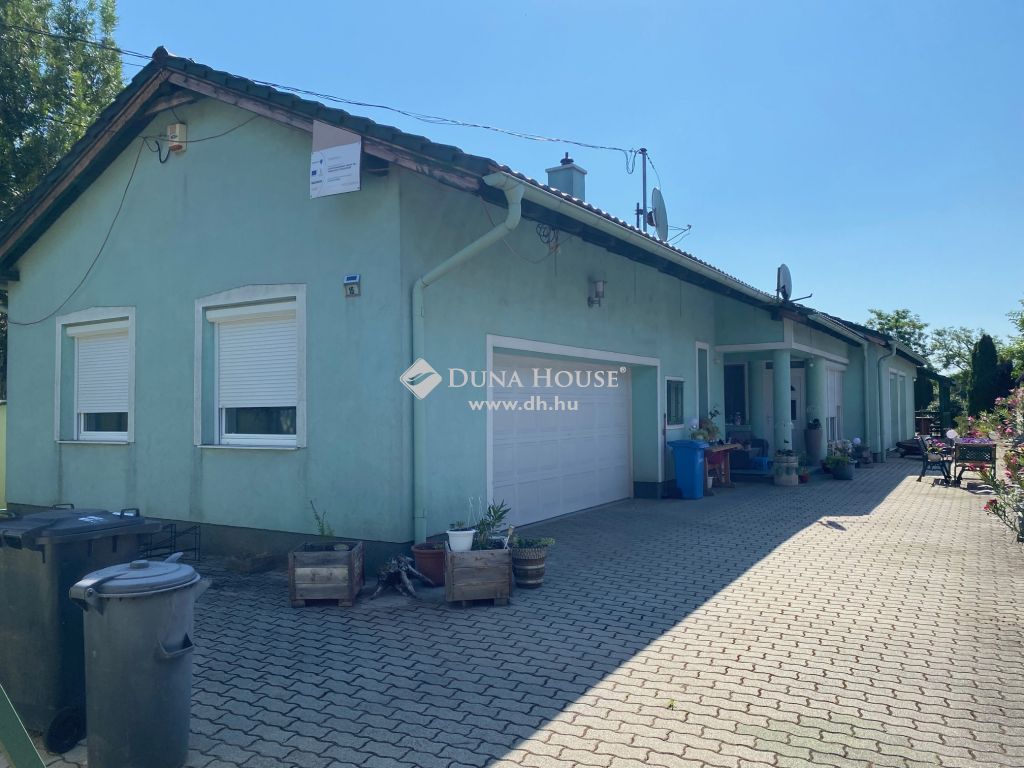 4150 Püspökladány , Püspökladány, központhoz közeli részén családi ház eladó — 1/4