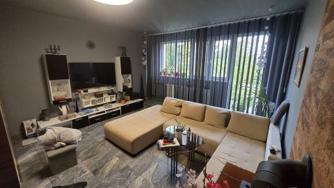 Eladó Ház 8103 Várpalota 5 szobás, 2 fürdőszobás, kétszintes családi ház garázzsal, nagy udvarral, pincével Inotán