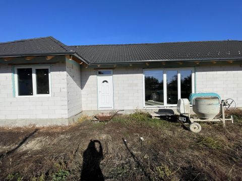 Eladó Ház 2465 Ráckeresztúr , Csendes, aszfaltozott utca
