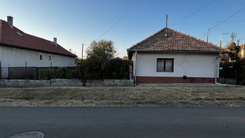 Eladó Ház 2100 Gödöllő , Nap utca