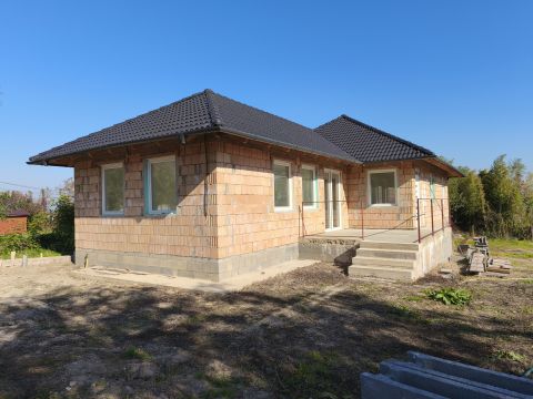 Eladó Ház 2458 Kulcs , Kulcson, nappali+3 hálós, új építésű családi ház eladó!
