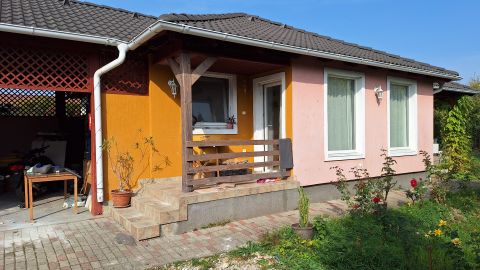 Eladó Ház 8142 Úrhida Újszerű ikerház