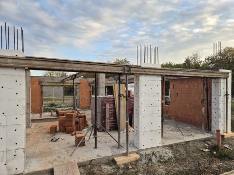 Eladó Lakás 6000 Kecskemét , 6000 Kecskemét - Új építésű társasházban 1 emeleti, 64,7nm-es erkélyes lakás.