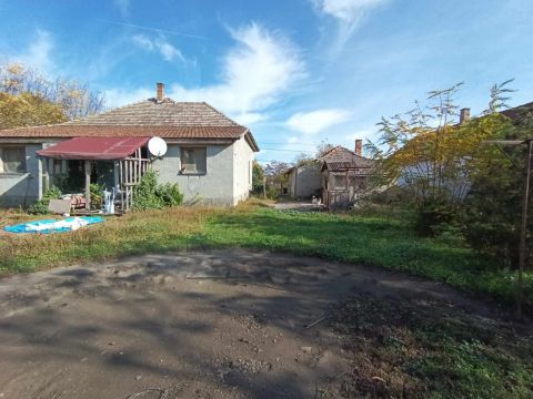 Eladó Ház 5052 Újszász , Penny Market közelében