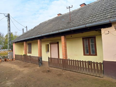 Eladó Ház 4474 Tiszabercel , központhoz közel