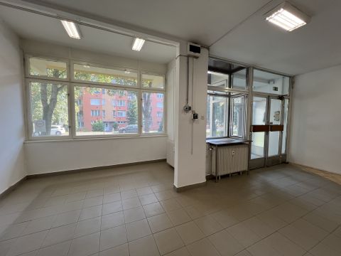 Kiadó Üzlethelyiség 8900 Zalaegerszeg , Landorhegy
