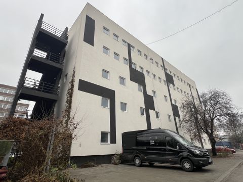 Eladó Irodaépület 1106 Budapest 10. kerület , Kívül felújított, belül felújítandó, 5 szintes épület a Jászberényi úton- Munkásszállónak, irodaházn