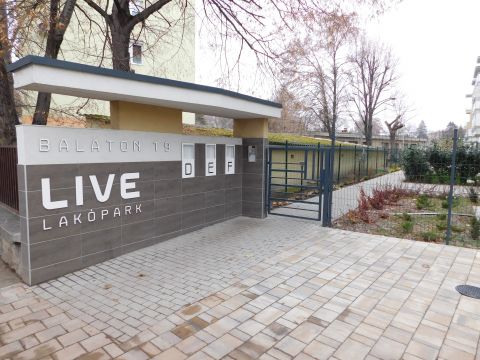 Eladó Lakás 6000 Kecskemét , Első emeleti, nagy erkélyes 2 szobás lakás a Live lakóparkban eladó!