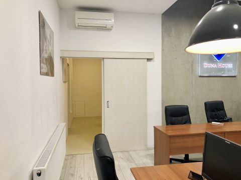 Eladó Üzlethelyiség 1138 Budapest 13. kerület 