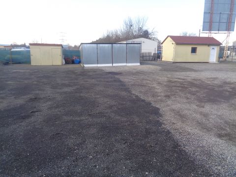 Kiadó Telek 8000 Székesfehérvár , Kiadó telephely, irodával, garázzsal.