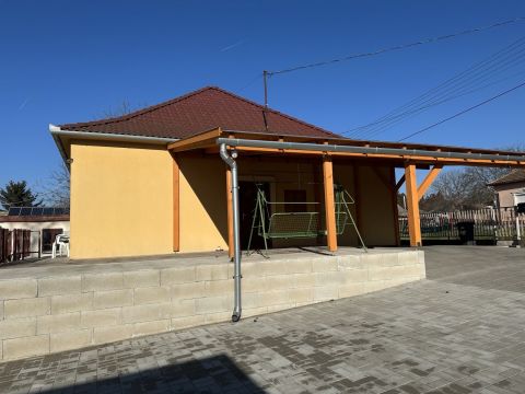 Eladó Ház 2426 Baracs 