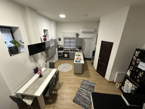 Eladó Lakás 1106 Budapest 10. kerület Belső kétszintes, teljesen felújított, 3 szobás lakás eladó!
