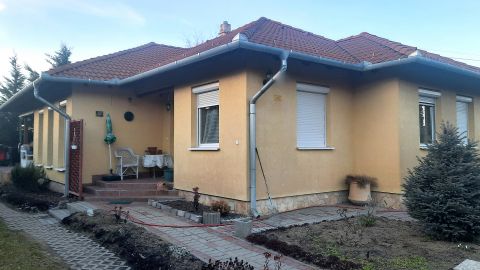 Eladó Ház 2376 Hernád , Családi ház kandallóval