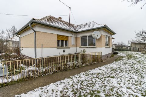 Eladó Ház 8156 Kisláng 