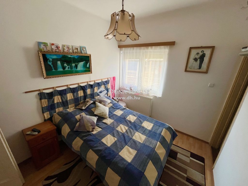 8093 Lovasberény , Kettő, vagy akár három generációs ház — 1/23