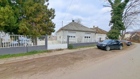 Eladó Ház 2760 Nagykáta , Központhoz közel