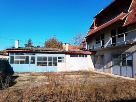 Eladó Ház 2131 Göd Göd központjában ház és műhely együtt